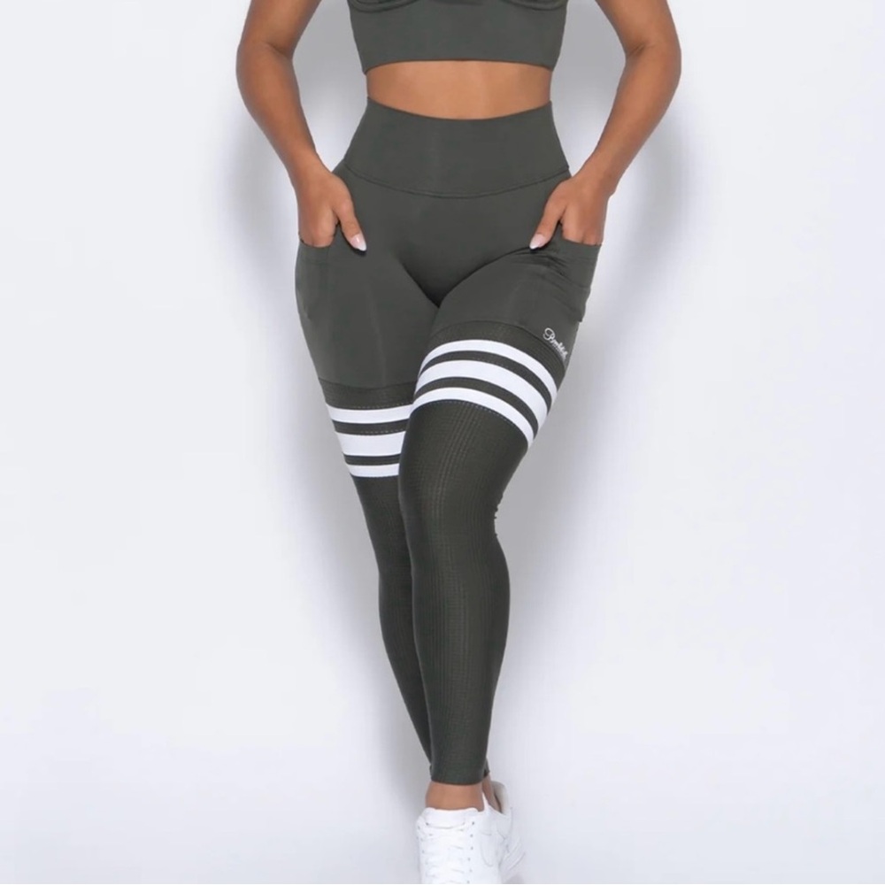 ❌❌SOLD❌❌Bombshell Sportswear Leggings